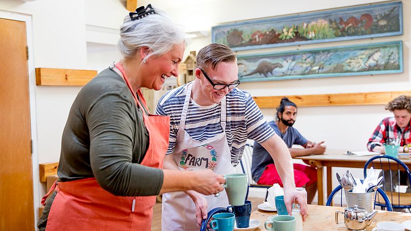 Reportajes RNE - El trabajo de Andrei. La inclusión laboral de las personas con discapacidad intelectual - Escuchar ahora