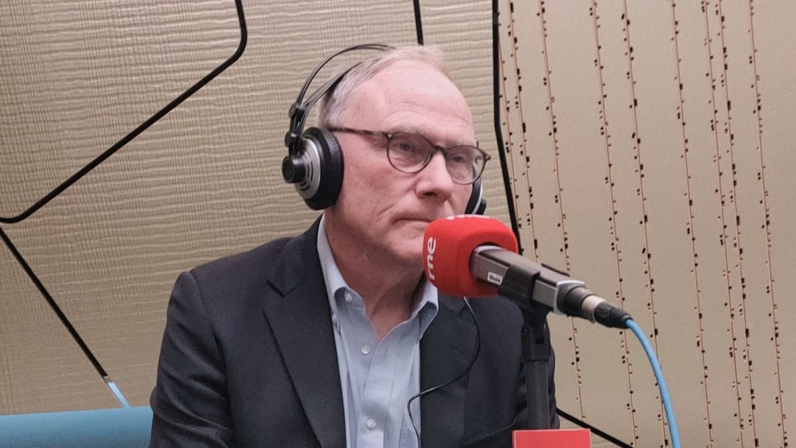 24 horas - David Card, premio Nobel de Economía: "La inmigración ayuda a compensar algunos problemas del sistema de pensiones" - Escuchar ahora