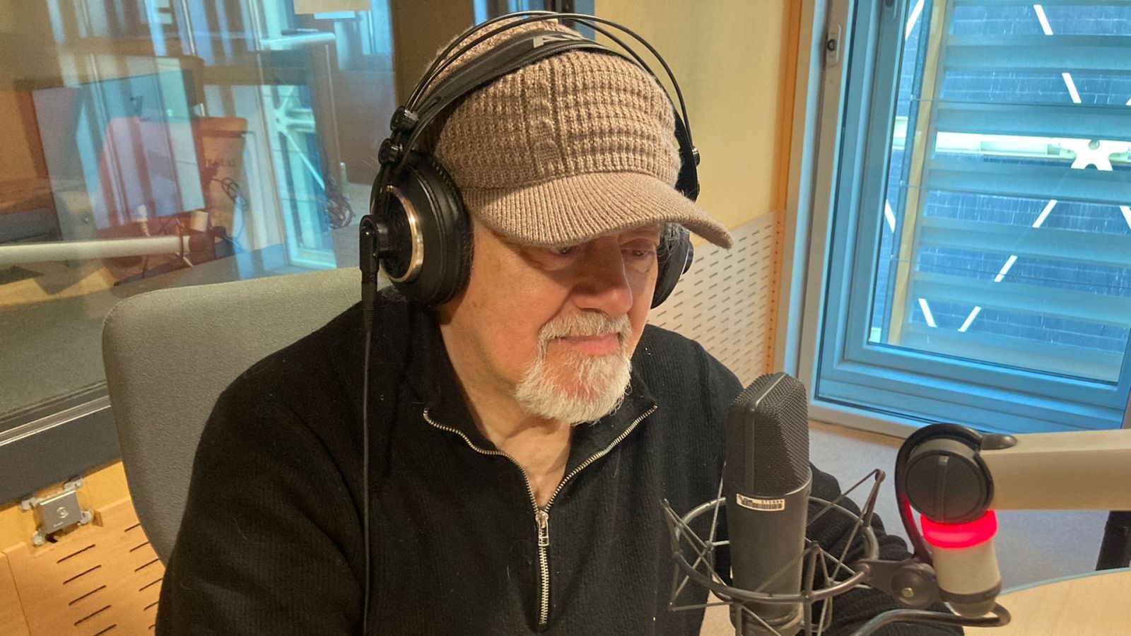 No es un día cualquiera - En escena con Mario Gas y la musica del cine de Carlos Saura - Escuchar ahora