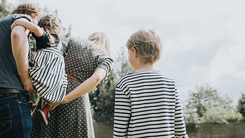 Por tres razones - Acogimiento remunerado para niños con daños muy profundos - Escuchar ahora