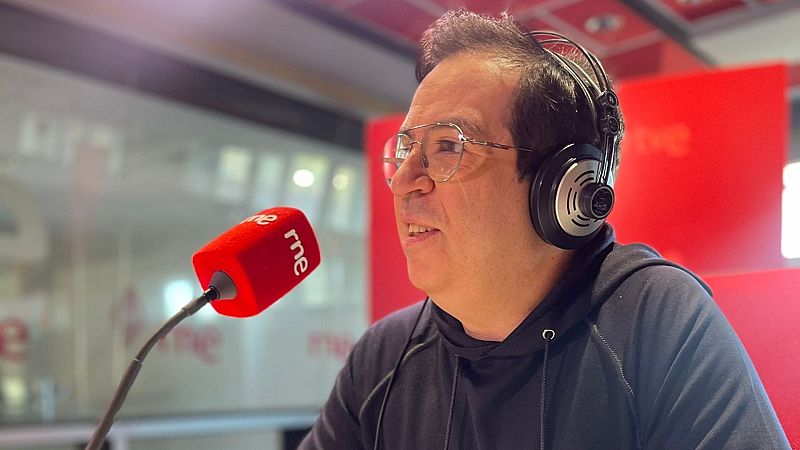 No es un día cualquiera - Entrevista a Alberto Reguera sobre la evolución de sus obras - Escuchar ahora