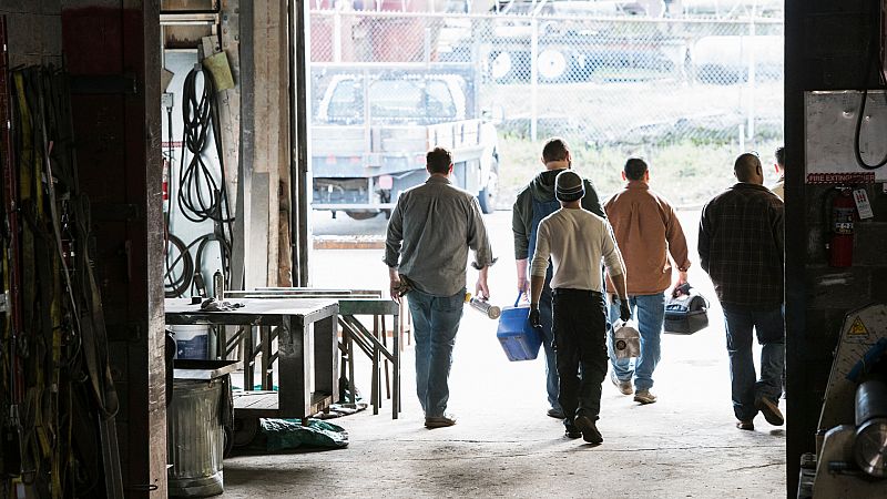 Por tres razones - Trabajar cuatro días y librar tres, ¿utopía o realidad? - Escuchar ahora