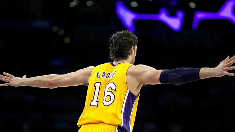 El gallo que no cesa - La emotiva retirada del n�mero 16 de Pau Gasol en Los Lakers - Escuchar ahora