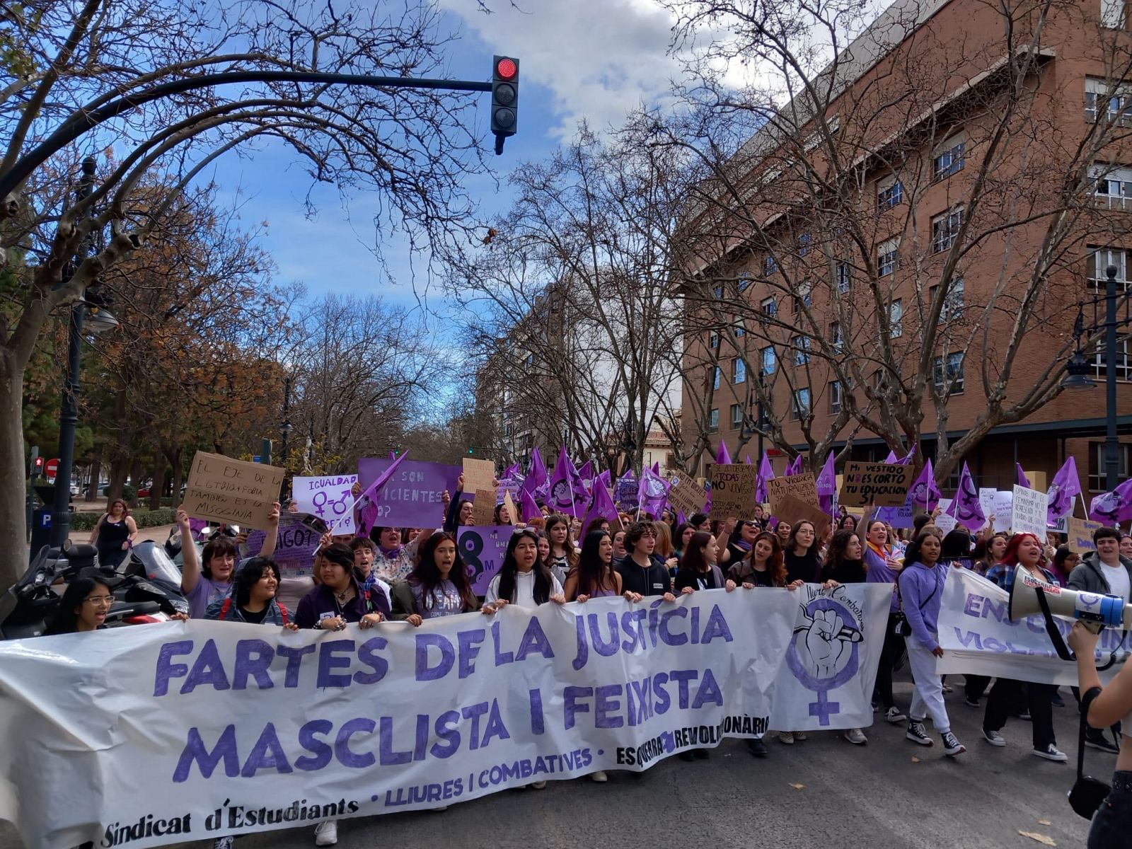 Feminismo en diferentes manifestaciones 08/03/23 - escuchar ahora