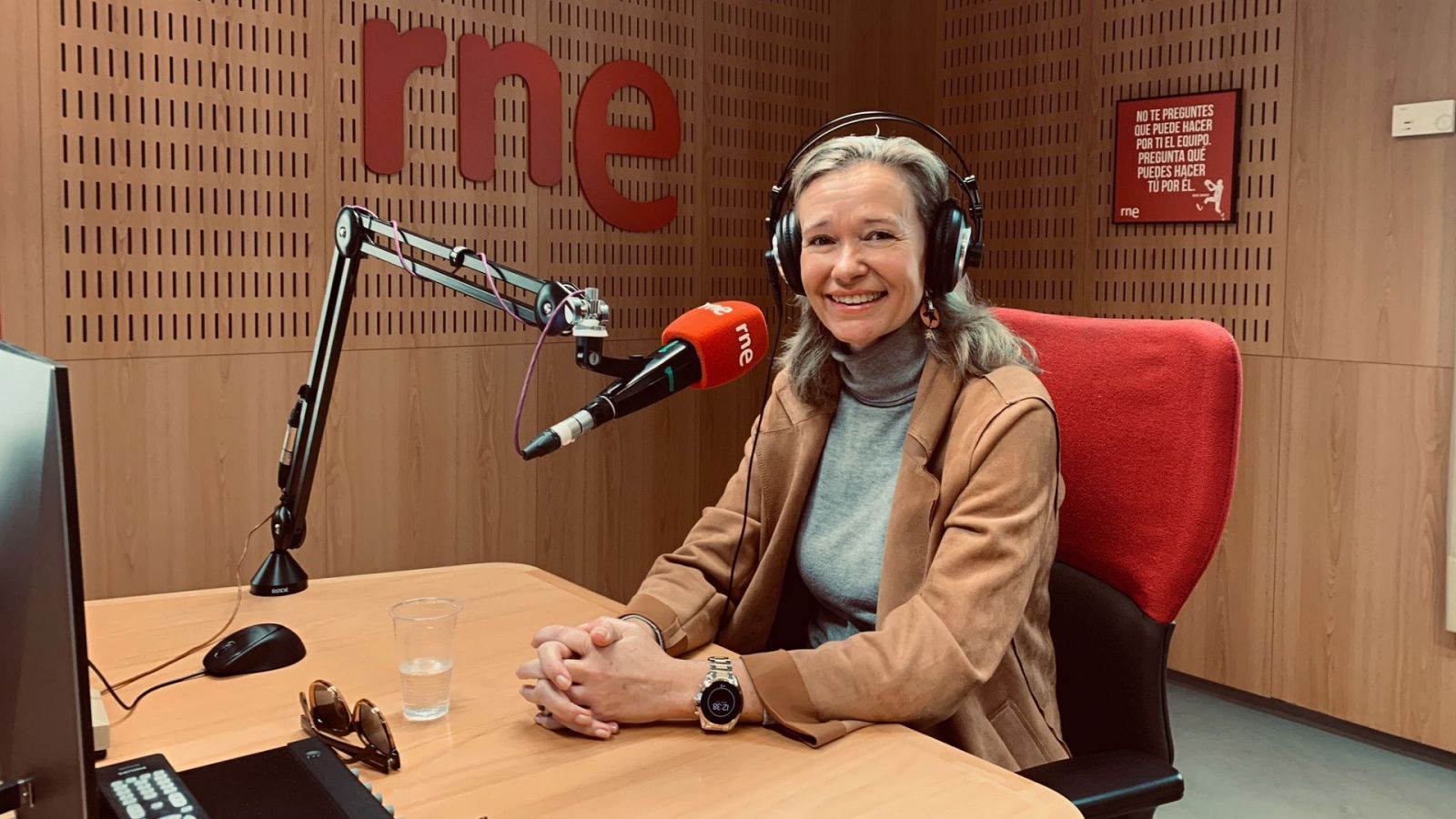 Con ellas Mujeres - Ros Jiménez Gaillard: Bisutería canaria de Alta Costura - 12/03/2023 - Escuchar ahora