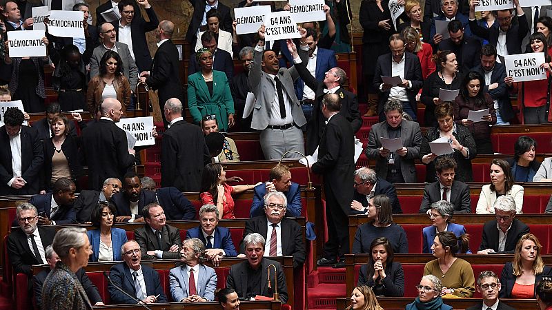 Cinco Continentes - Macron aprueba por decreto su reforma de pensiones - Escuchar ahora