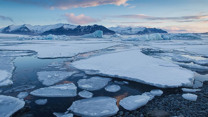 A golpe de bit - En 2035 el Ártico podría carecer de hielo en verano - 21/03/23 - escuchar ahora