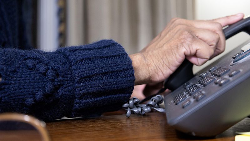 Por tres razones - "Línea Alzhéimer, dígame" - Escuchar ahora