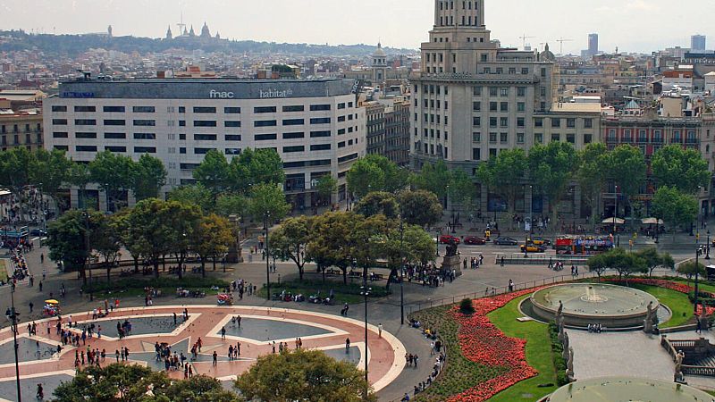 De Boca a Orella - Els comerciants de Barcelona pressionen per obrir el dia de Sant Jordi. Escolta ara.