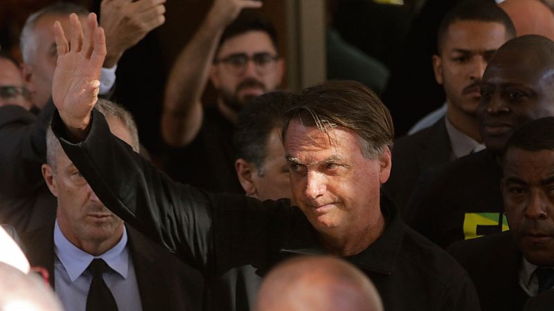 Cinco Continentes - Bolsonaro regresa a Brasil tres meses después - Escuchar ahora