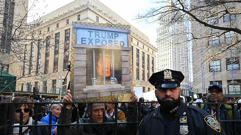Cinco Continentes - Donald Trump, bajo arresto en Nueva York - Escuchar ahora
