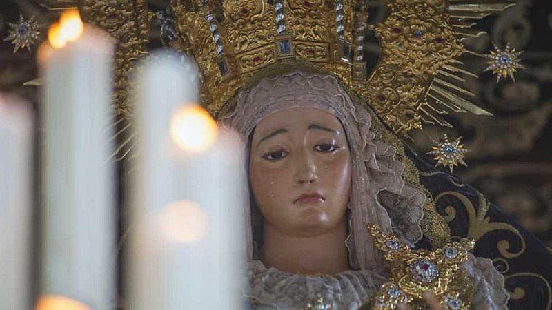 Por tres razones - ¿Cómo se decide lo que lleva puesto la virgen? - Escuchar ahora