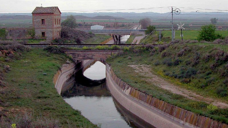 El canal d'Urgell torna a reduir la dotació d'aigua per garantir el reg a l'hivern