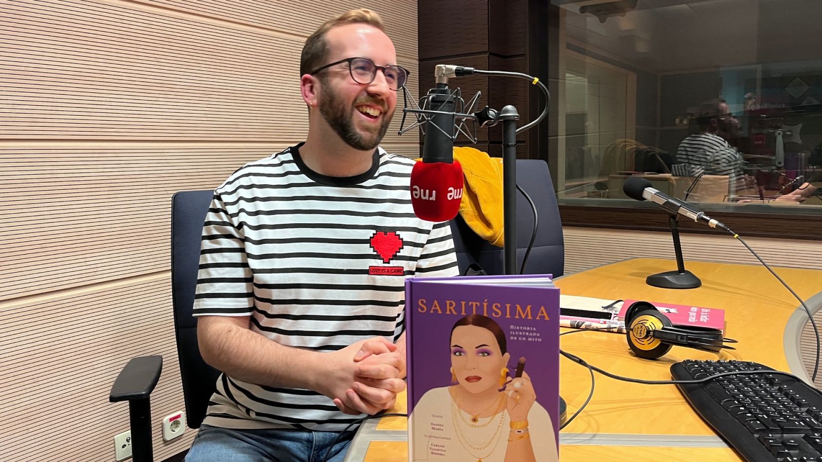 Arte compacto en Radio 5 - 'Saritísima', un icono ilustrado por Carlos Valdivia - 15/04/2023 - Escuchar ahora