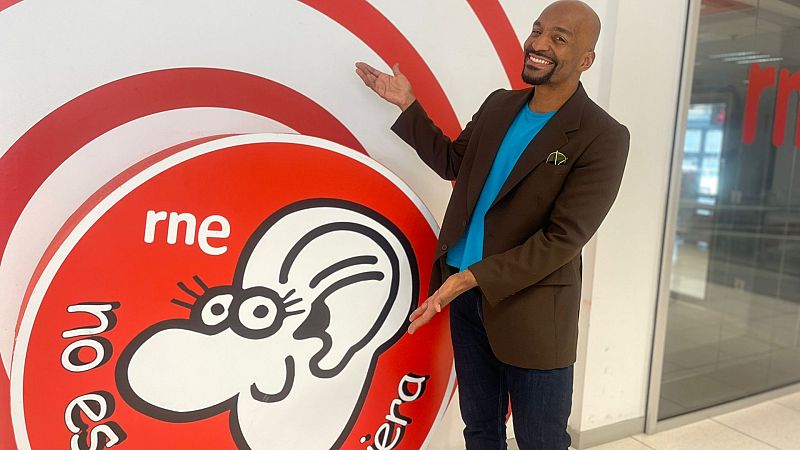 No es un día cualquiera - El genio de la lámpara, David Comrie, nos concede tres deseos - Escuchar ahora