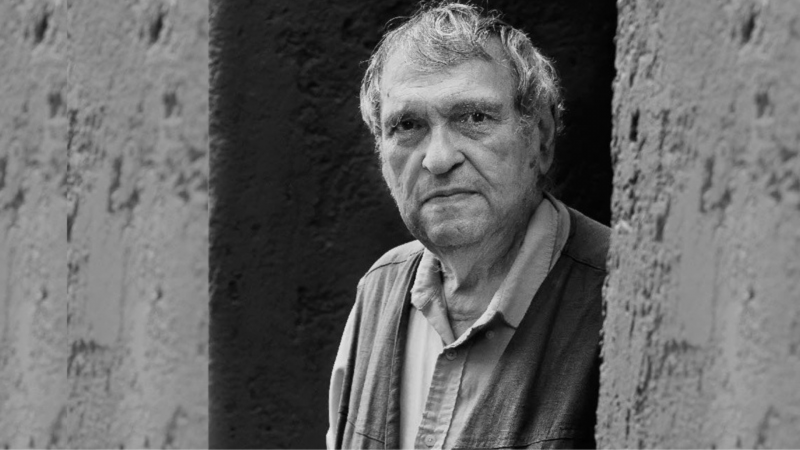 El ojo crítico - El Premio Cervantes, Rafael Cadenas, ya está en España - Escuchar ahora
