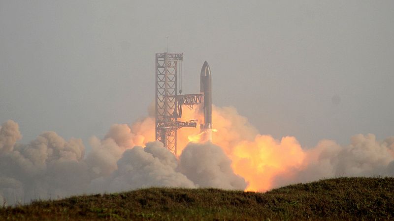 Las Mañanas de RNE con Íñigo Alfonso - Estalla el cohete Starship de SpaceX: "Es lógico que no saliera bien a la primera con un sistema tan nuevo y complejo" - Escuchar ahora