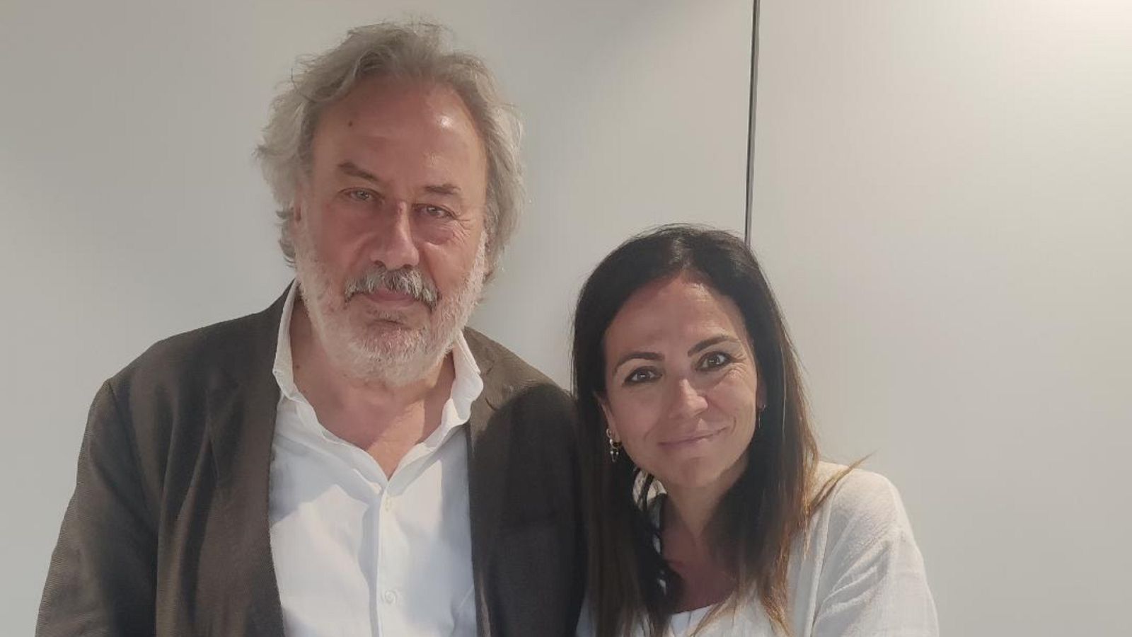 Libros de arena - Julio Llamazares y Vagalume - Escuchar ahora