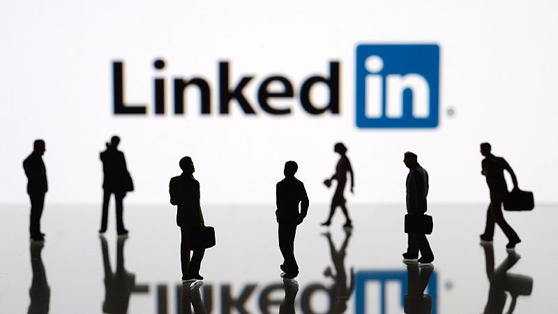 Las Mañanas de RNE con Íñigo Alfonso - LinkedIn cumple 20 años: "Amplía tu red de contactos, genera proximidad y ofrece dar más información que en un CV" - Escuchar ahora