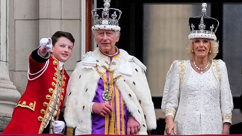 14 horas fin de semana - El rey Carlos III y Camila, coronados en una ceremonia histórica en la abadía de Westminster - Escuchar ahora