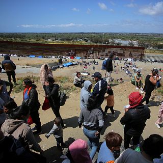 Miles de migrantes esperan en la frontera el fin Título 42