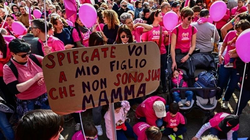 Reportajes 5 continentes - Polémica en Italia por el registro de hijos de parejas homosexuales - Escuchar ahora