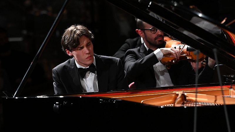 Caf� Zimmermann - Jaeden Izik-Dzurko - 12/05/23 - escuchar ahora