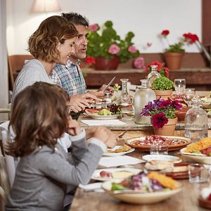 Vida sana con Julio Basulto - Vida Sana con Julio Basulto - La importancia de las comidas en familia - Escuchar ahora