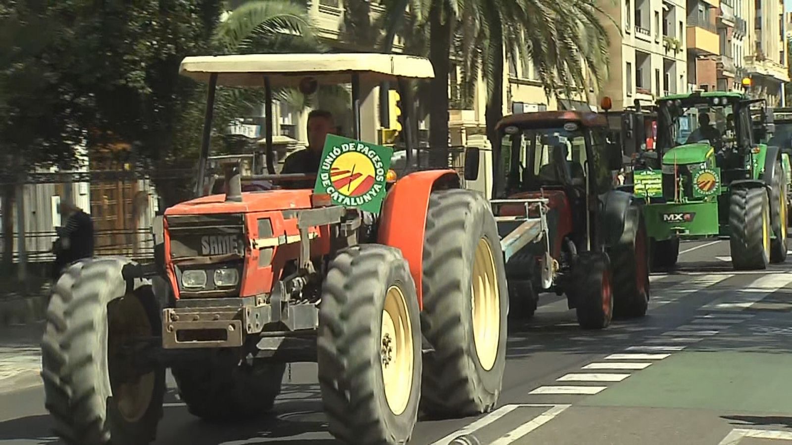 Desenes de tractors es manifesten a Saragossa davant la CHE