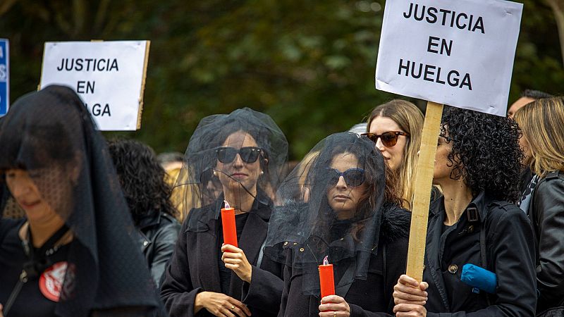 Las Mañanas de RNE - Las huelgas de Justicia están teniendo un seguimiento del 80%  - Escuchar ahora