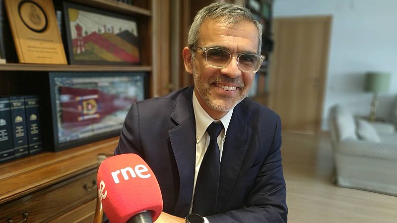 Cinco continentes - Ministro de Justicia de Chile: "La búsqueda de los desaparecidos será una obligación del Estado" - Escuchar ahora