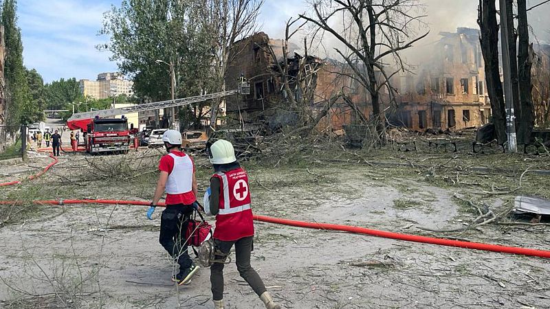 Cinco continentes - Misiles sobre hospitales en Ucrania, Turquía vota y Chile reflexiona sobre su memoria - Escuchar ahora