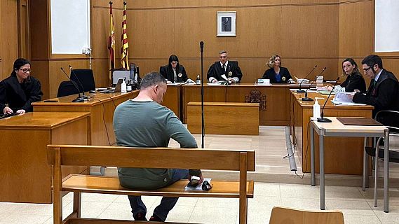 Un Mosso, condemnat per abusos a una companya i una multa de més d'11.000 euros