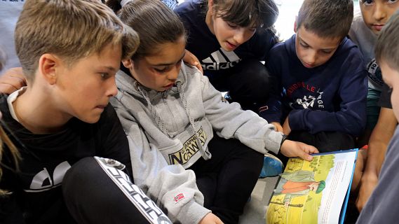Marta López: "La digitalització de les aules no ha d'estar renyida amb l'ús del paper"