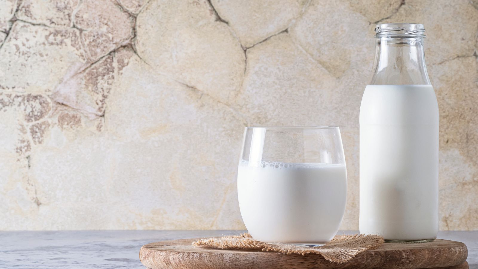 Ciencia por un tubo  - ¿Por qué la leche es blanca? - 06/06/23 - Escuchar ahora