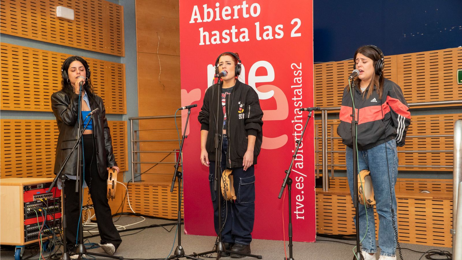 Abierto hasta las 2 -  Tanxugueiras: 'Diluvio'- 11/06/23 - escuchar ahora