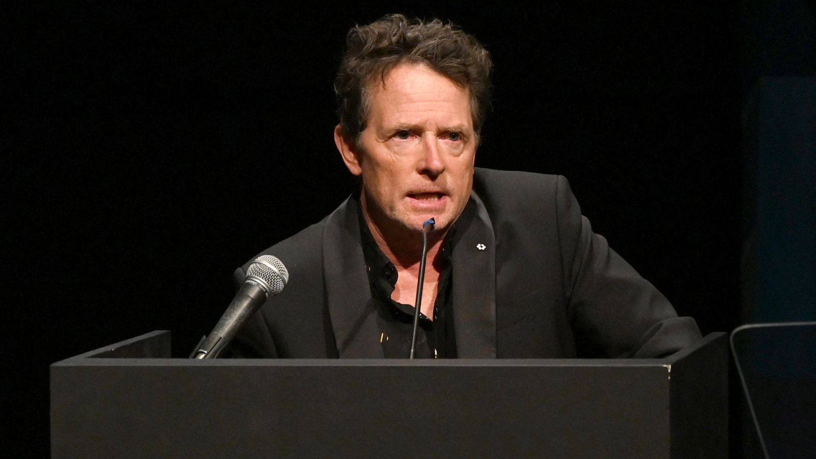 Silueteados - Michael J. Fox - escuchar ahora