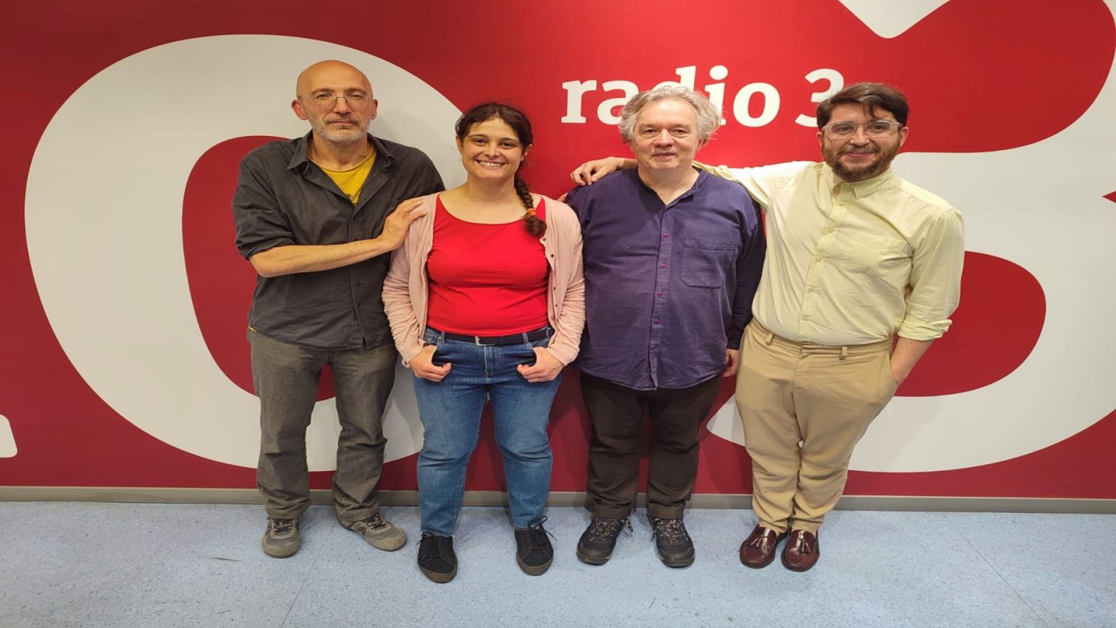 Islas de Robinson - Hágase la luz: El pop multicolor de Nacho Casado, Yani Martinelli y Marcus Holdaway - 12/06/23 - escuchar ahora