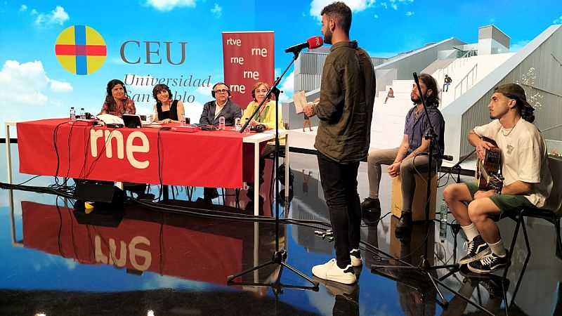 Por tres razones - Anatom�a del espa�ol: de Elcano a Netflix - Escuchar ahora