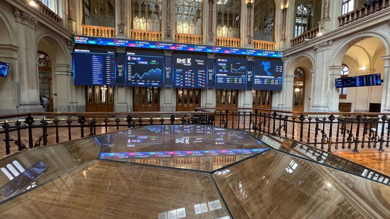 Las Mañanas de RNE - Juan Torres López, catedrático de Economía Aplicada de la Universidad de Sevilla: "El Banco de España se equivoca demasiado" - Escuchar ahora