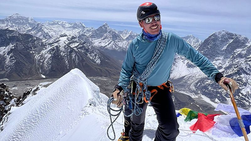 Por tres razones - Tendi Sherpa: "Quieren subir El Everest sin experiencia" - Escuchar ahora