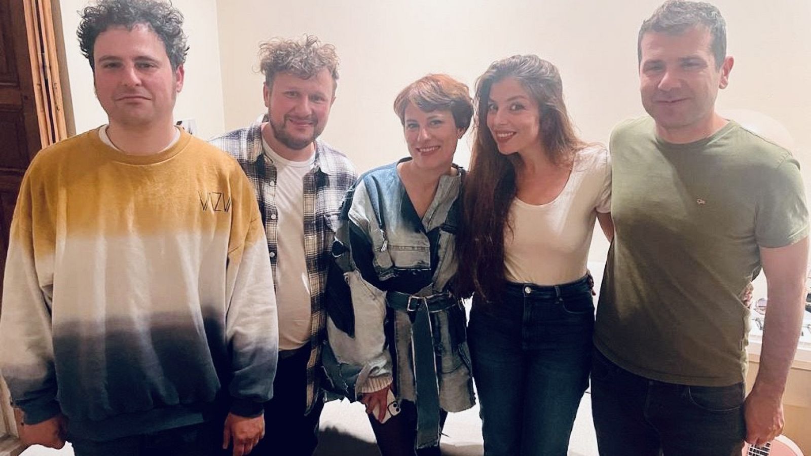 Cariño, sabes que soy de otro planeta - Triángulo de Amor Bizarro - 24/06/23 - escuchar ahora