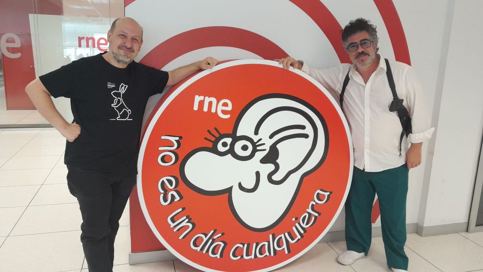 No es un día cualquiera - Agustín jiménez y Woody Aragón - "El aroma de Roma"  - Escuchar ahora