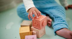 Más cerca - Más de 9.000 niños sin atención temprana en Canarias