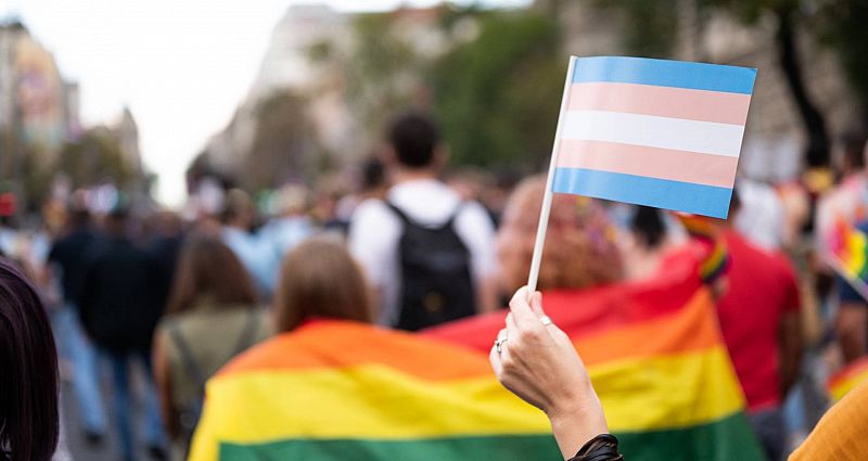 Reportajes 5 continentes - La Duma rusa aprueba en primera lectura una ley que elimina derechos a las personas trans - Escuchar ahora