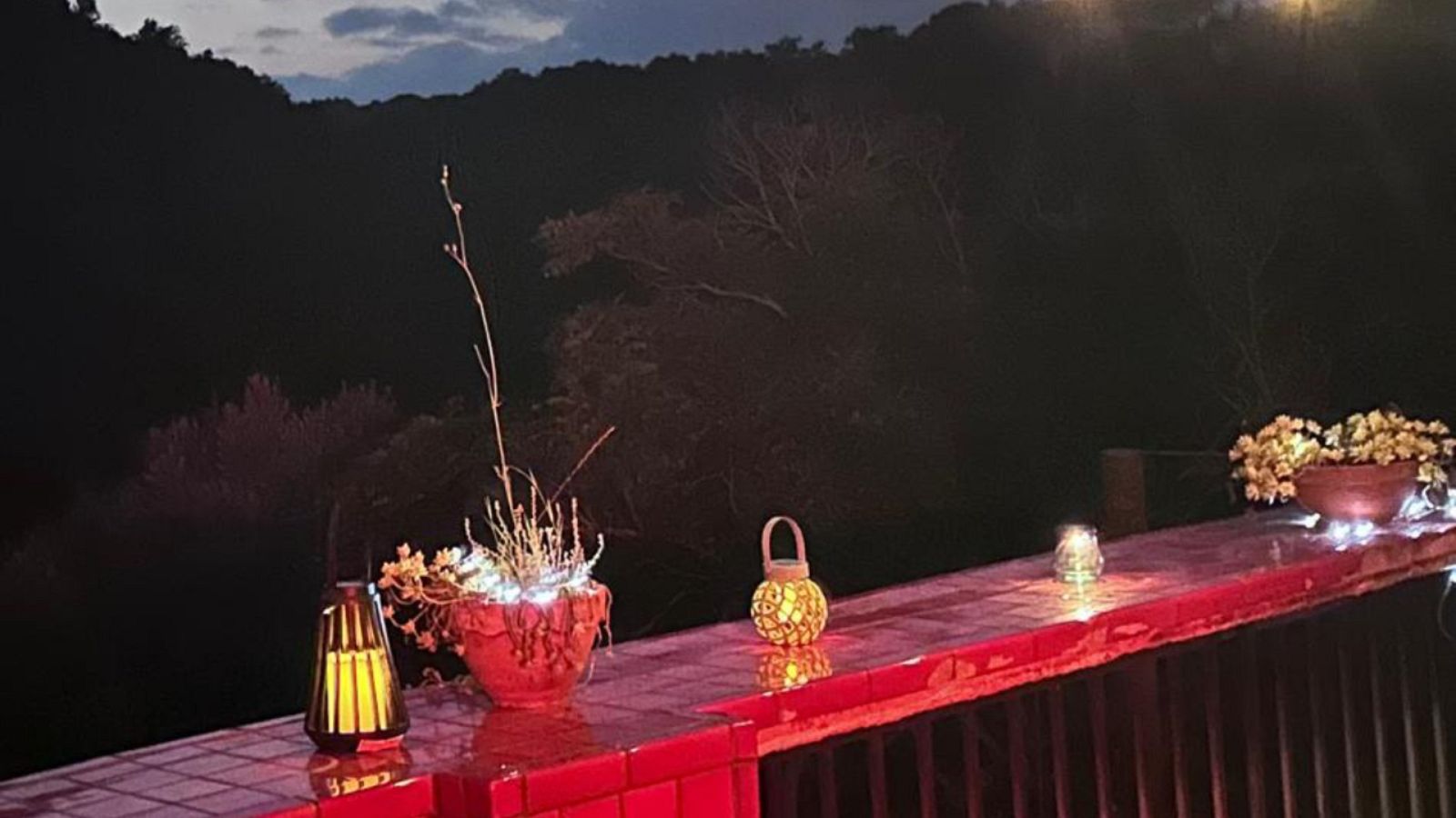 Alguien debería prohibir los domingos por la tarde - Domingo nostálgico y fucsia - 02/07/23 - escuchar ahora