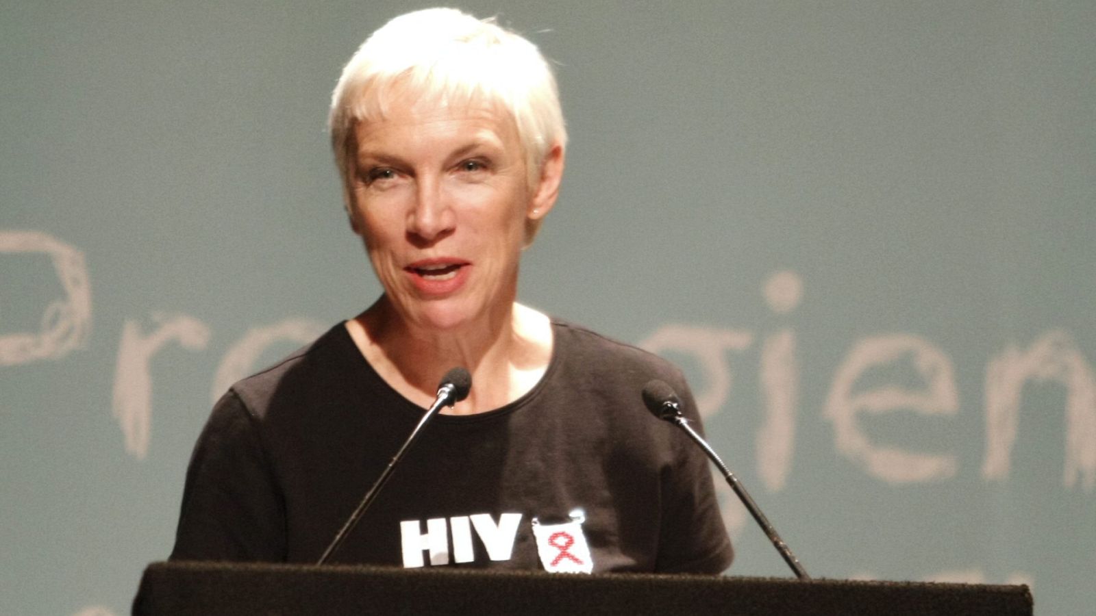 Rebobinando - Annie Lennox - Love Song for a Vampire - 02/07/2023 - Escuchar ahora