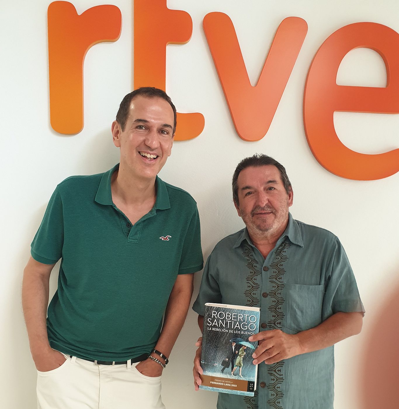 Roberto Santiago, La rebelión de los buenos