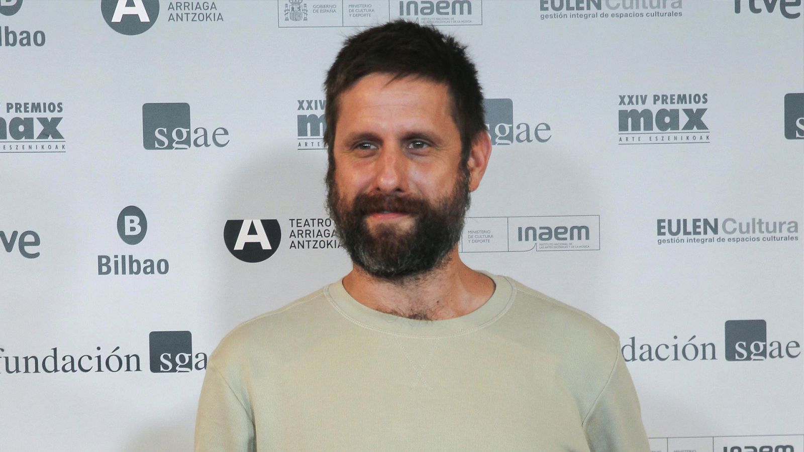 La lira de Apolo - Alejandro Andújar: referencia en la plástica escénica - Escuchar ahora