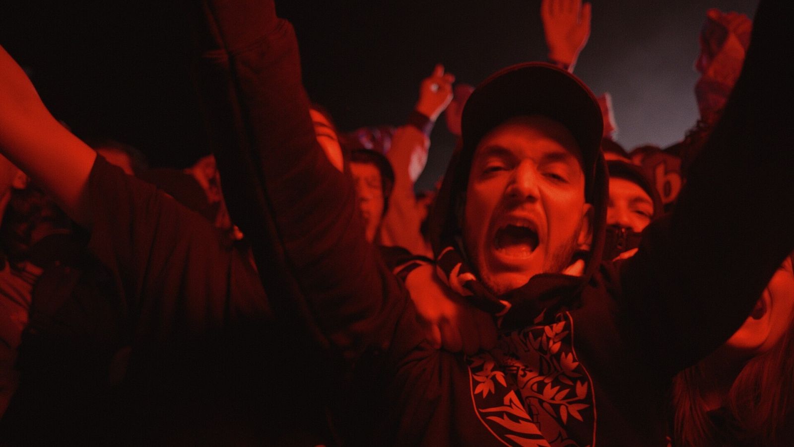 180 grados - C Tangana, Dominic Fike ft Weezer y Bethany Cosentino - 10/07/23 - escuchar ahora